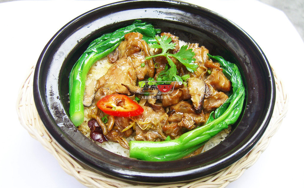 咸鱼肉片煲仔饭